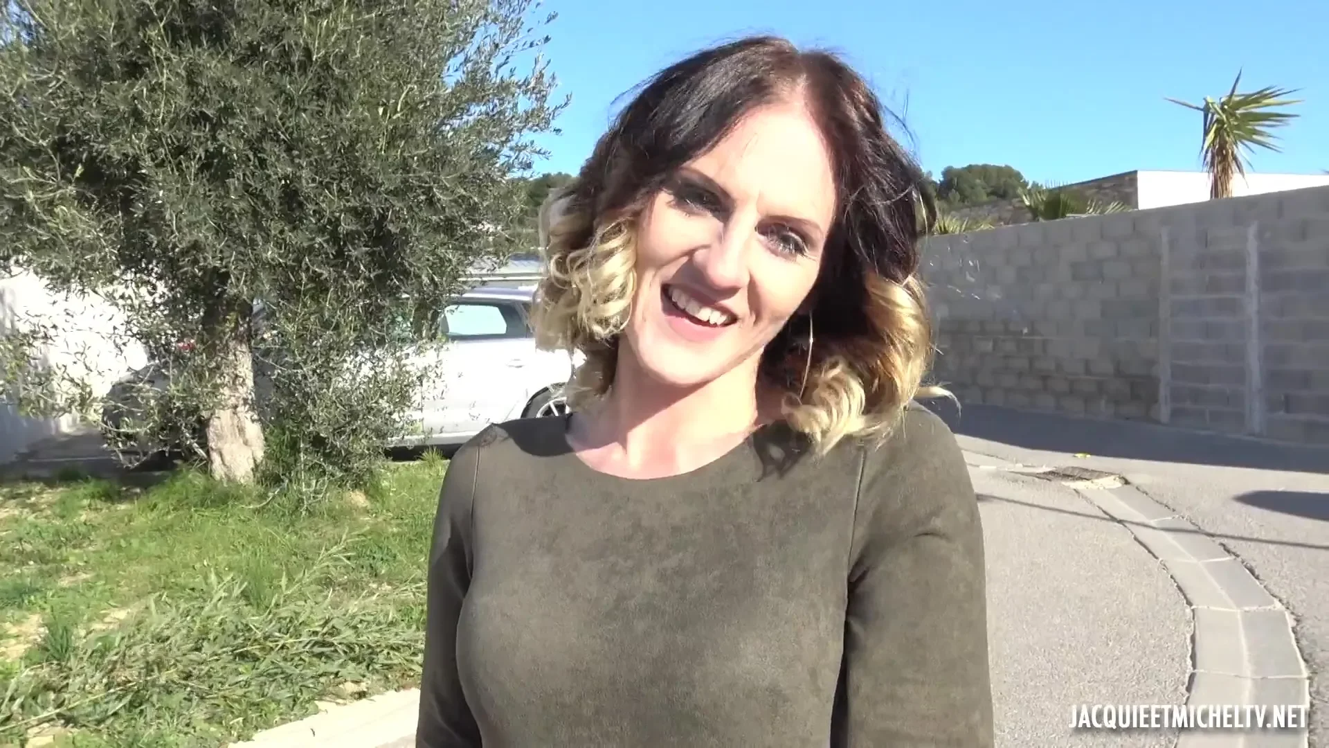 Nina, 25ans, de prsentatrice  actrice
