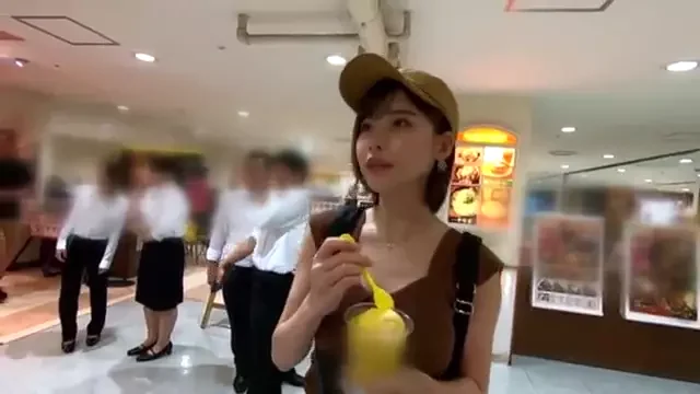 She's so Cute that She's Flooded with Interviews! the Ice Cream Shop's P...