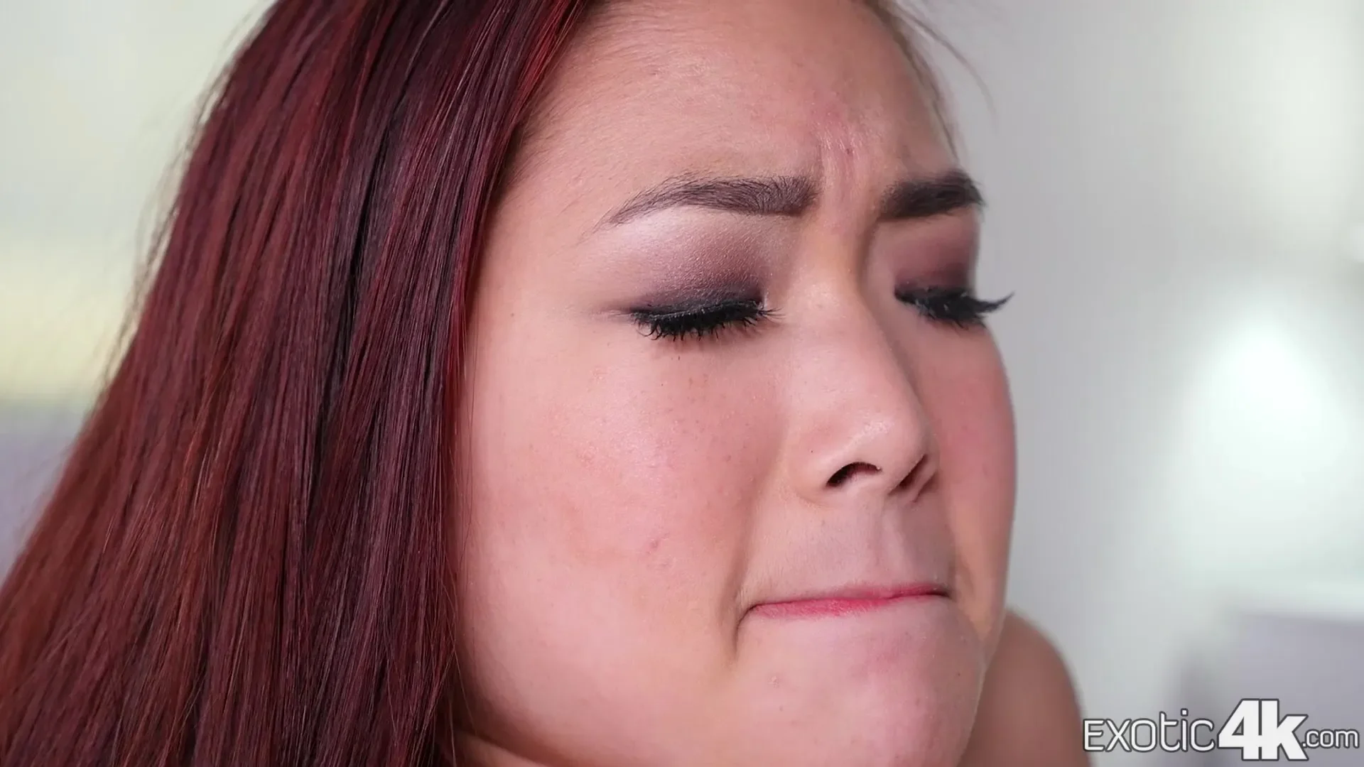 Sweet ass babe stares at a giant cock