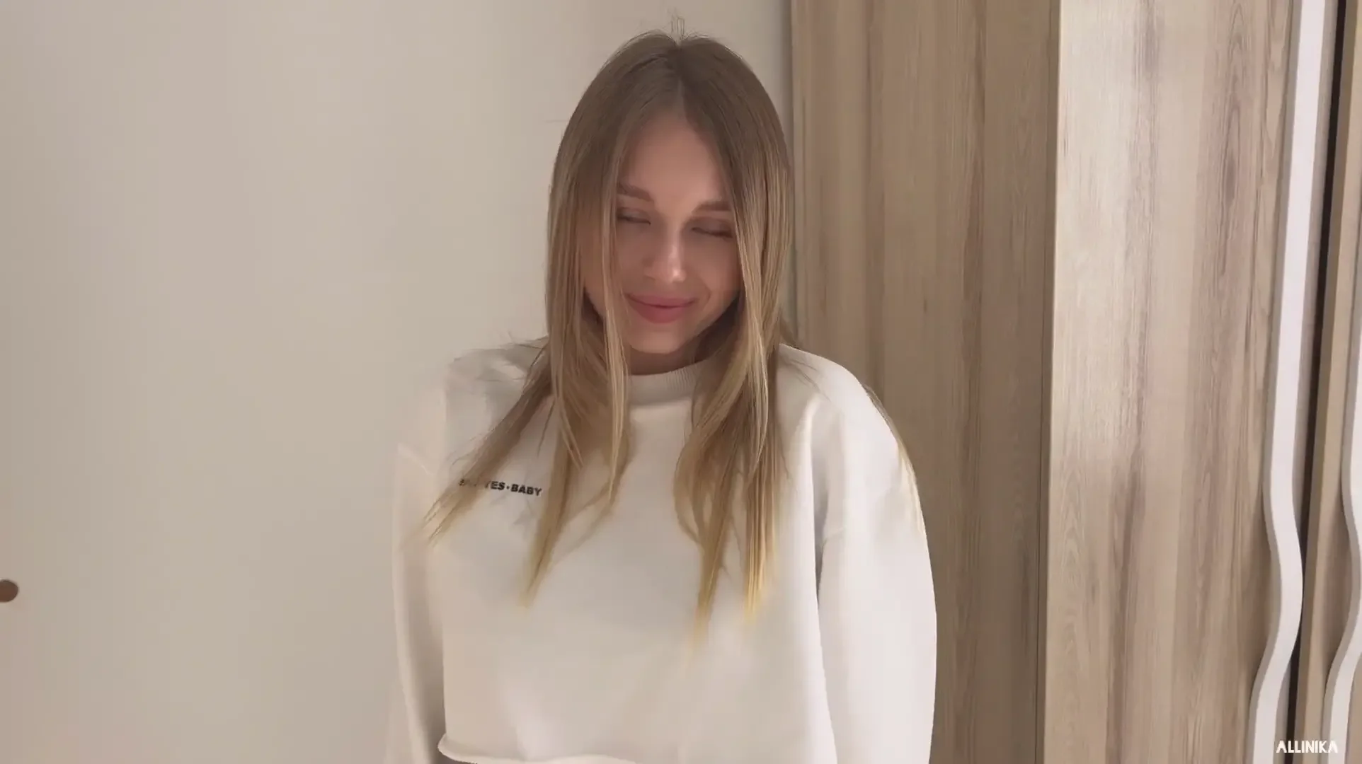 Gave an Ass Massage to a Young Student in Jeans.
