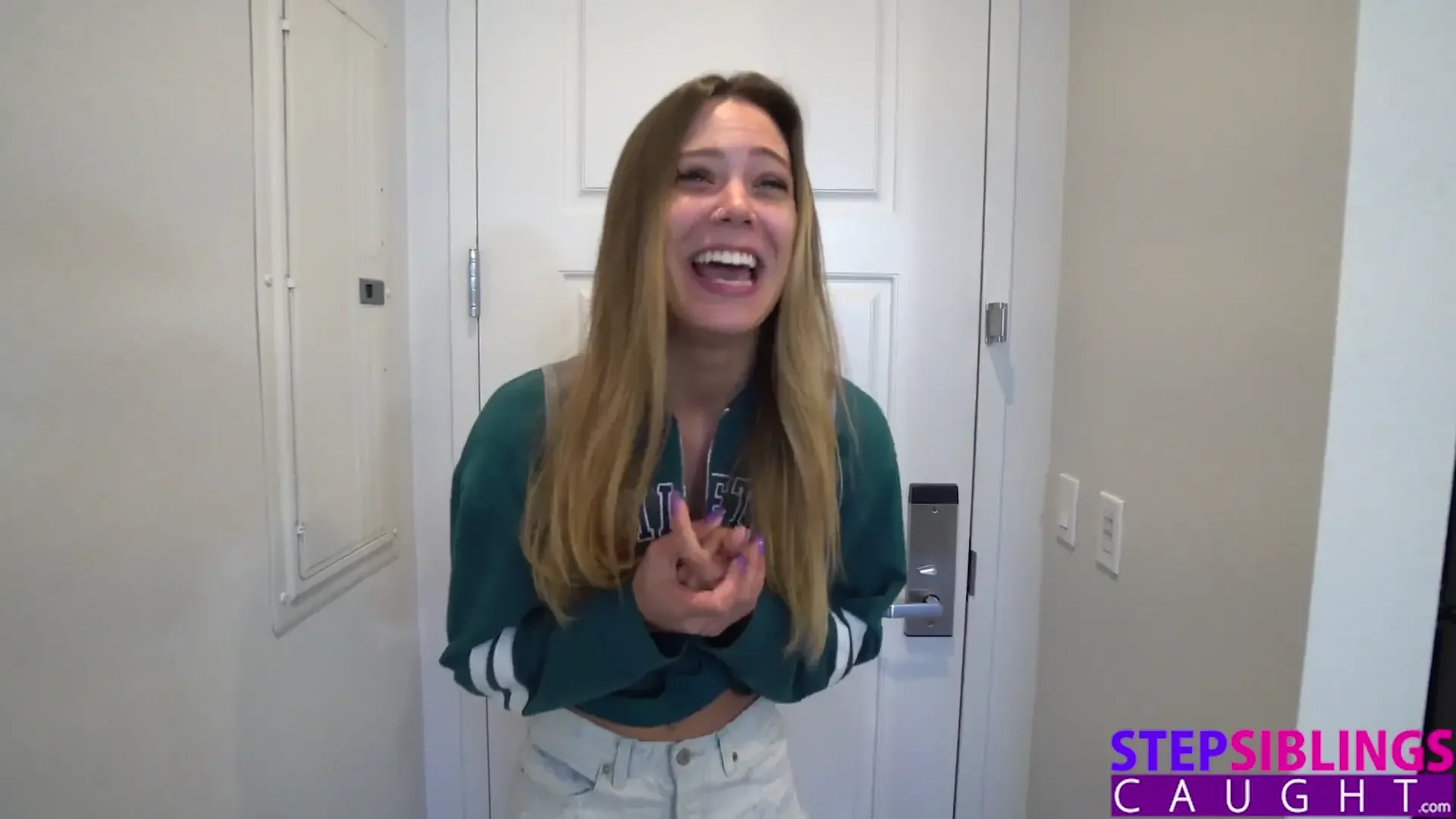 "i Don't Want Anyone Knowing Im Wacking My Stepbrother Off" Avery Christy Tel...