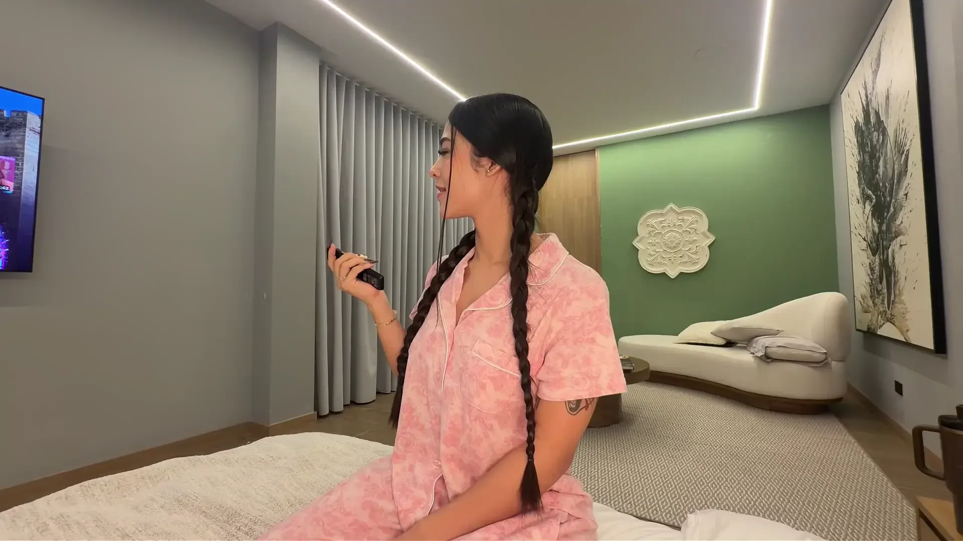 She guessed pink lingerie and the night turned sexual