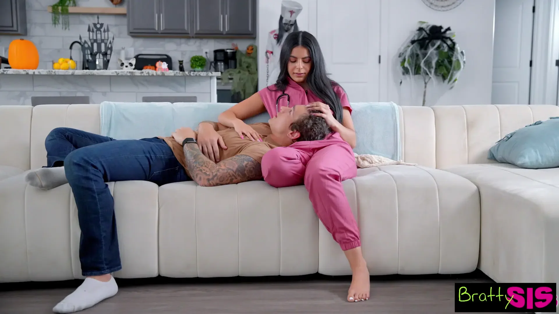 Angel Gostosa Takes Steobro's Dick for Her Halloween Treat